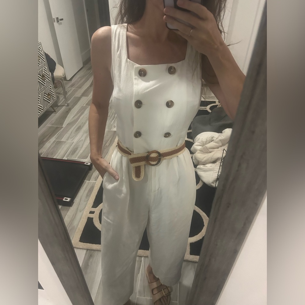 Gal Meets Glam White Linen Jumpsuit with Wide-Leg Fit - Picture 4 of 11